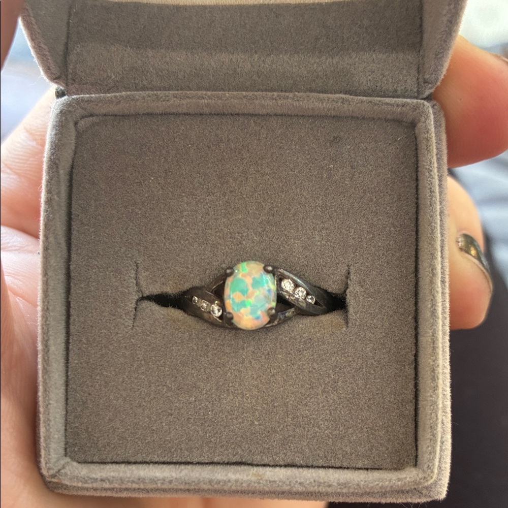 Avon Sterling Silver Opal Ring - Picture 4 of 9